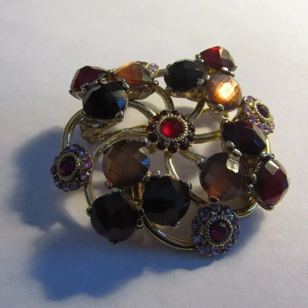 Signed LC LIZ CLAIBORNE Vintage Gold Tone RED GOLDS MAROON Rhinestone Brooch Pin